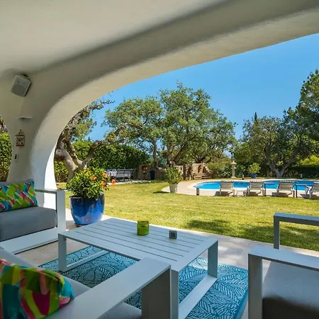 Casa Dos Sobreiros - Golden Triangle - Fully Private 4 Bedroom 300 M2 - Private Pool - 1 Hectare Sculpted Garden -wifi And Air Conditioning - Great For Families Villa