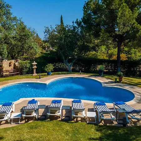 Casa Dos Sobreiros - Golden Triangle - Fully Private 4 Bedroom 300 M2 - Private Pool - 1 Hectare Sculpted Garden -wifi And Air Conditioning - Great For Families Villa