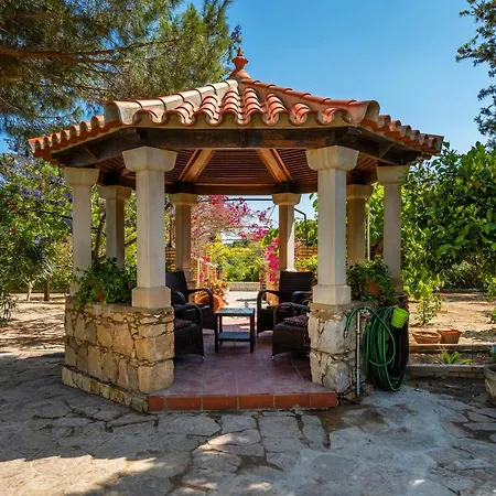 Villa Casa Dos Sobreiros - Golden Triangle - Fully Private 4 Bedroom 300 M2 - Private Pool - 1 Hectare Sculpted Garden -wifi And Air Conditioning - Great For Families