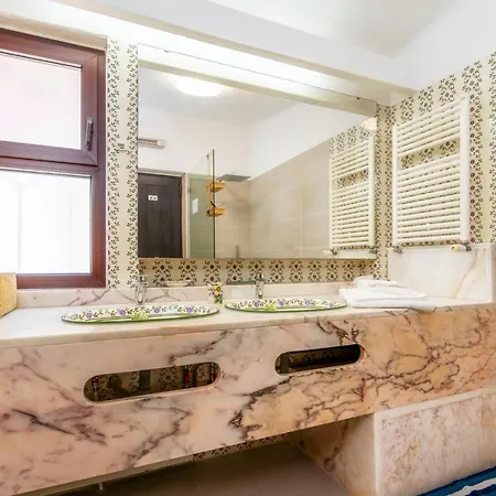 Casa Dos Sobreiros - Golden Triangle - Fully Private 4 Bedroom 300 M2 - Private Pool - 1 Hectare Sculpted Garden -wifi And Air Conditioning - Great For Families Villa