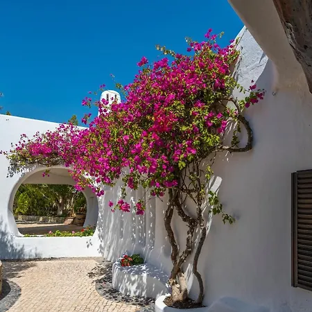Casa Dos Sobreiros - Golden Triangle - Fully Private 4 Bedroom 300 M2 - Private Pool - 1 Hectare Sculpted Garden -wifi And Air Conditioning - Great For Families Villa *