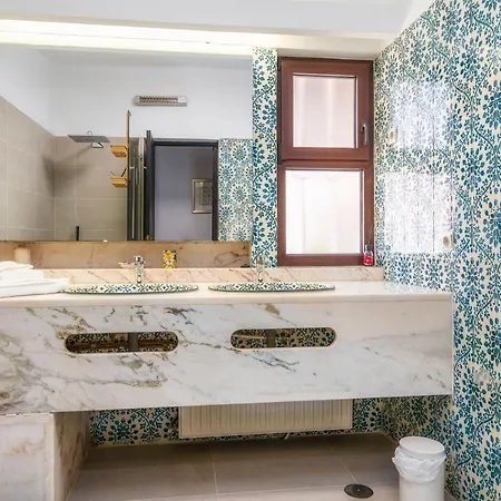 Casa Dos Sobreiros - Golden Triangle - Fully Private 4 Bedroom 300 M2 - Private Pool - 1 Hectare Sculpted Garden -wifi And Air Conditioning - Great For Families Villa Almancil