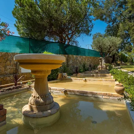 Casa Dos Sobreiros - Golden Triangle - Fully Private 4 Bedroom 300 M2 - Private Pool - 1 Hectare Sculpted Garden -wifi And Air Conditioning - Great For Families Villa Almancil
