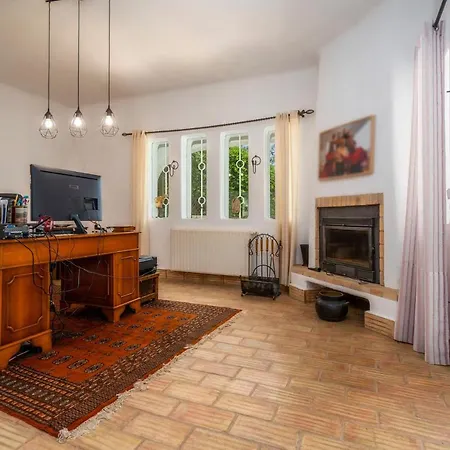 Villa Casa Dos Sobreiros - Golden Triangle - Fully Private 4 Bedroom 300 M2 - Private Pool - 1 Hectare Sculpted Garden -wifi And Air Conditioning - Great For Families Almancil