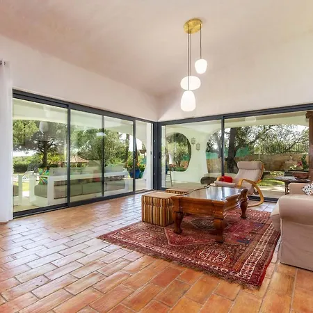 Casa Dos Sobreiros - Golden Triangle - Fully Private 4 Bedroom 300 M2 - Private Pool - 1 Hectare Sculpted Garden -wifi And Air Conditioning - Great For Families Almancil