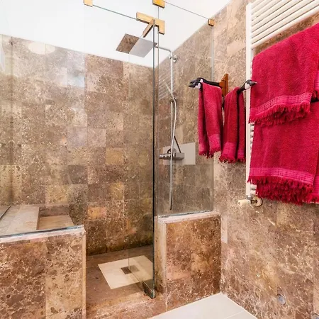 Casa Dos Sobreiros - Golden Triangle - Fully Private 4 Bedroom 300 M2 - Private Pool - 1 Hectare Sculpted Garden -wifi And Air Conditioning - Great For Families Villa Almancil