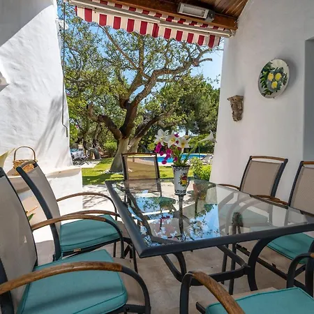 Villa Casa Dos Sobreiros - Golden Triangle - Fully Private 4 Bedroom 300 M2 - Private Pool - 1 Hectare Sculpted Garden -wifi And Air Conditioning - Great For Families Almancil