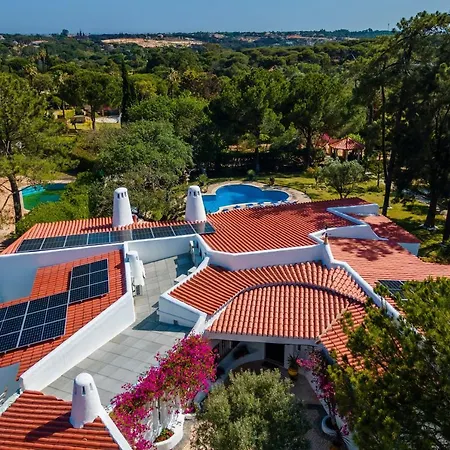 Casa Dos Sobreiros - Golden Triangle - Fully Private 4 Bedroom 300 M2 - Private Pool - 1 Hectare Sculpted Garden -wifi And Air Conditioning - Great For Families Almancil