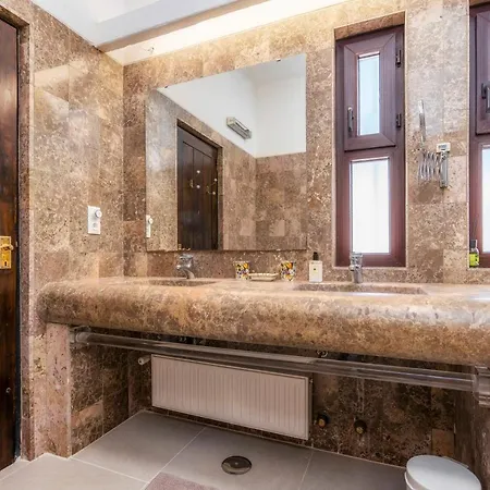 Casa Dos Sobreiros - Golden Triangle - Fully Private 4 Bedroom 300 M2 - Private Pool - 1 Hectare Sculpted Garden -wifi And Air Conditioning - Great For Families