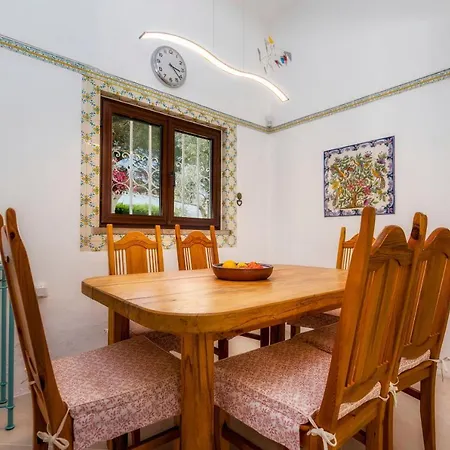 Casa Dos Sobreiros - Golden Triangle - Fully Private 4 Bedroom 300 M2 - Private Pool - 1 Hectare Sculpted Garden -wifi And Air Conditioning - Great For Families