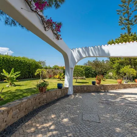 Casa Dos Sobreiros - Golden Triangle - Fully Private 4 Bedroom 300 M2 - Private Pool - 1 Hectare Sculpted Garden -wifi And Air Conditioning - Great For Families * Almancil