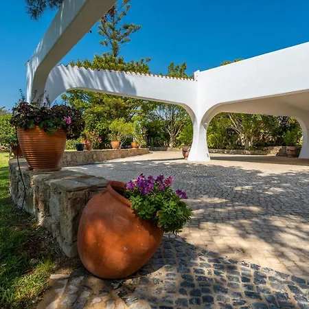 Casa Dos Sobreiros - Golden Triangle - Fully Private 4 Bedroom 300 M2 - Private Pool - 1 Hectare Sculpted Garden -wifi And Air Conditioning - Great For Families Almancil