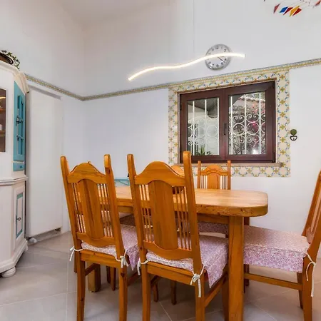 Casa Dos Sobreiros - Golden Triangle - Fully Private 4 Bedroom 300 M2 - Private Pool - 1 Hectare Sculpted Garden -wifi And Air Conditioning - Great For Families Villa