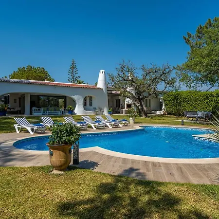 Villa Casa Dos Sobreiros - Golden Triangle - Fully Private 4 Bedroom 300 M2 - Private Pool - 1 Hectare Sculpted Garden -wifi And Air Conditioning - Great For Families