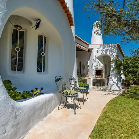 Casa Dos Sobreiros - Golden Triangle - Fully Private 4 Bedroom 300 M2 - Private Pool - 1 Hectare Sculpted Garden -wifi And Air Conditioning - Great For Families Villa