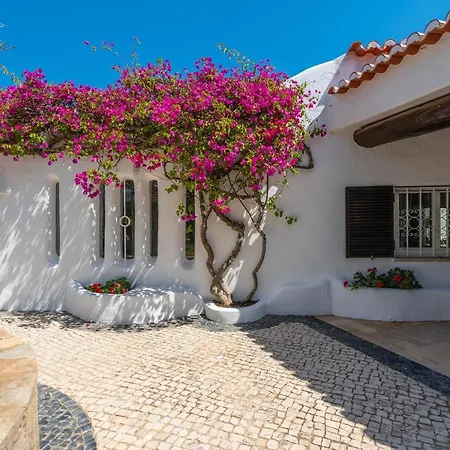 Casa Dos Sobreiros - Golden Triangle - Fully Private 4 Bedroom 300 M2 - Private Pool - 1 Hectare Sculpted Garden -wifi And Air Conditioning - Great For Families Villa Almancil