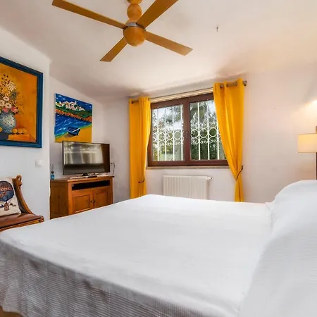 Villa Casa Dos Sobreiros - Golden Triangle - Fully Private 4 Bedroom 300 M2 - Private Pool - 1 Hectare Sculpted Garden -wifi And Air Conditioning - Great For Families *