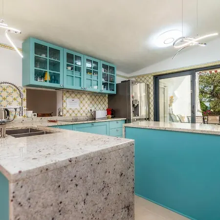Villa Casa Dos Sobreiros - Golden Triangle - Fully Private 4 Bedroom 300 M2 - Private Pool - 1 Hectare Sculpted Garden -wifi And Air Conditioning - Great For Families Almancil