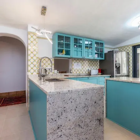 Casa Dos Sobreiros - Golden Triangle - Fully Private 4 Bedroom 300 M2 - Private Pool - 1 Hectare Sculpted Garden -wifi And Air Conditioning - Great For Families *