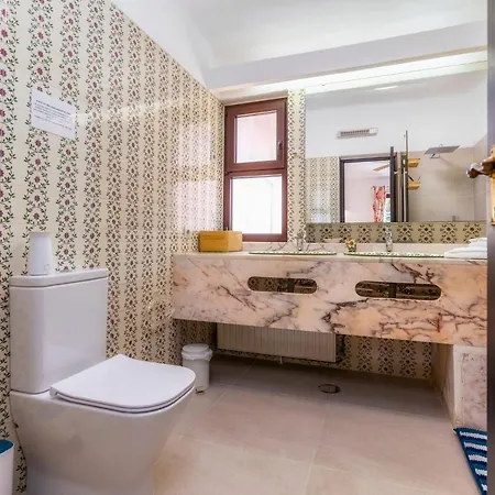 Casa Dos Sobreiros - Golden Triangle - Fully Private 4 Bedroom 300 M2 - Private Pool - 1 Hectare Sculpted Garden -wifi And Air Conditioning - Great For Families Villa Almancil