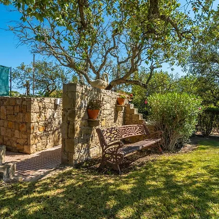 Casa Dos Sobreiros - Golden Triangle - Fully Private 4 Bedroom 300 M2 - Private Pool - 1 Hectare Sculpted Garden -wifi And Air Conditioning - Great For Families Villa