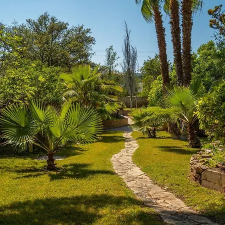 Casa Dos Sobreiros - Golden Triangle - Fully Private 4 Bedroom 300 M2 - Private Pool - 1 Hectare Sculpted Garden -wifi And Air Conditioning - Great For Families Almancil